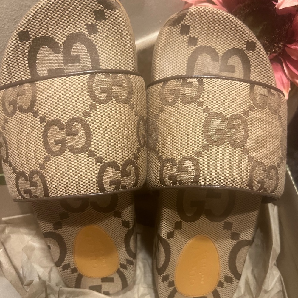 Gucci GG Canvas Slides – Size 9 - Picture 2 of 6